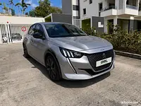 Peugeot E-208 GT, 3/4 avant : photo d'origine de l'annonce du concessionnaire