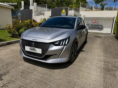Peugeot E-208 GT, 3/4 avant : photo d'origine de l'annonce du concessionnaire