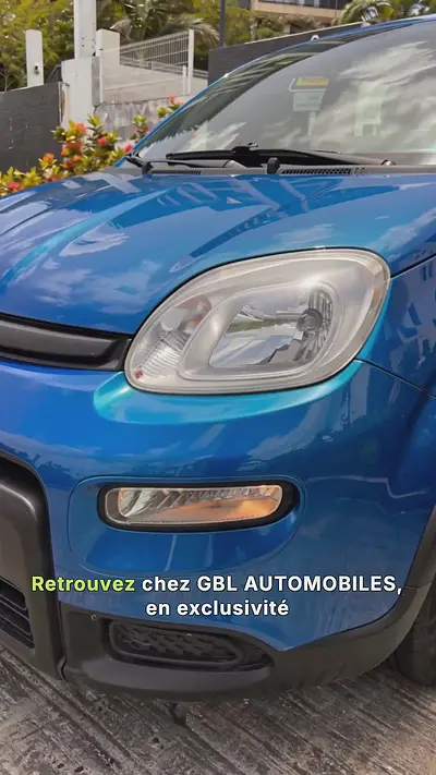 Portada del reel de Instagram del Fiat Panda 1.0l Hybrid boîte manuelle de GBL AUTOMOBILES, generado por Karbeam