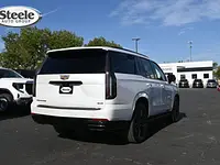 Certified 2025 Cadillac Escalade Sport Platinum AWD/4WD, Tre quarti posteriore: foto originale dall'annuncio della concessionaria