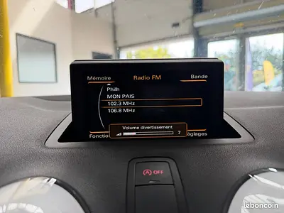 AUDI A1 1.4 122ch S line - 2014 - 110 500 km - Boite - Automatique - Toit ouvrant - Suivi - Garantie, Système multimédia : photo d'origine de l'annonce du concessionnaire