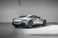 Aston Martin Vantage V8, Rear 3/4: original photo from the dealer's listing