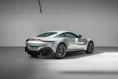 Aston Martin Vantage V8, Rear 3/4: original photo from the dealer's listing